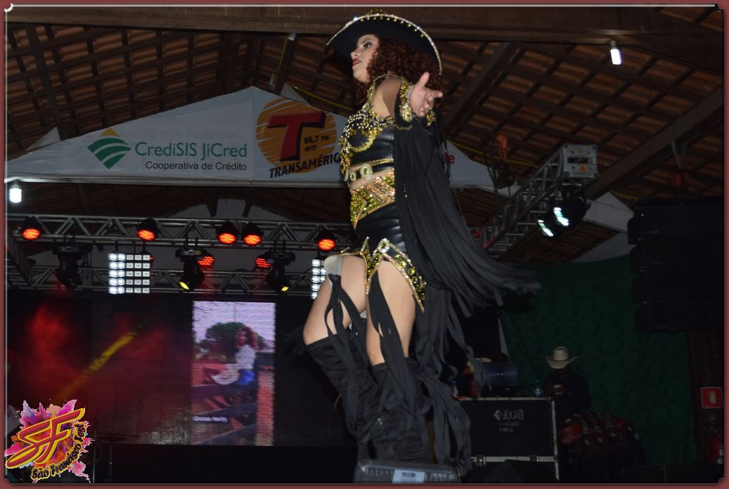 DESFILE DA RAINHA DA EXPOVALE 2019